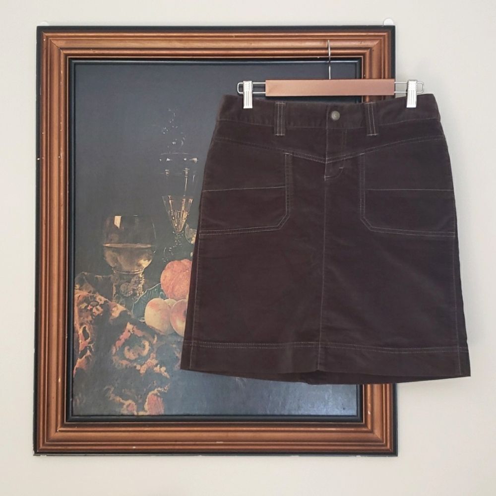 Athleta Women's Roseville Velvet Athleisure Skirt Size 4 Acadamia Career Green